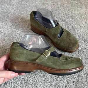 Dansko Fran Size 40 Olive Green Suede Mary Jane Shoes Cottage-core Chunky Y2k